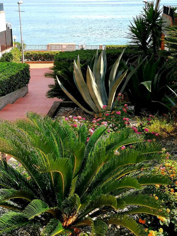 Oltremare Taormina Letojanni Apartment Bagian luar foto