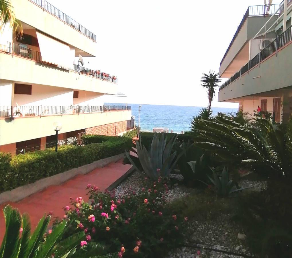 Oltremare Taormina Letojanni Apartment Bagian luar foto