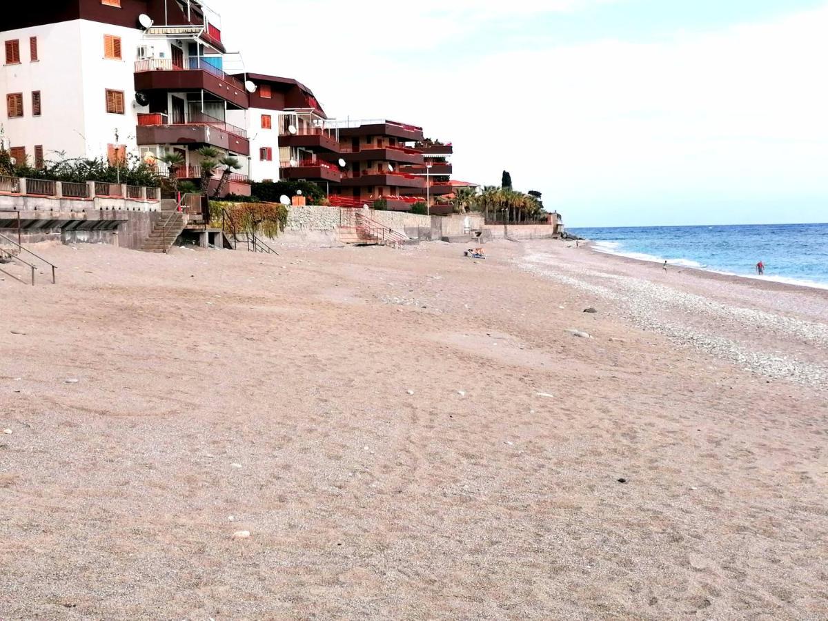Oltremare Taormina Letojanni Apartment Bagian luar foto