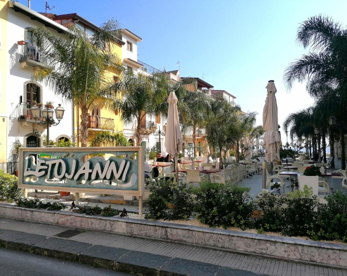 Oltremare Taormina Letojanni Apartment Bagian luar foto