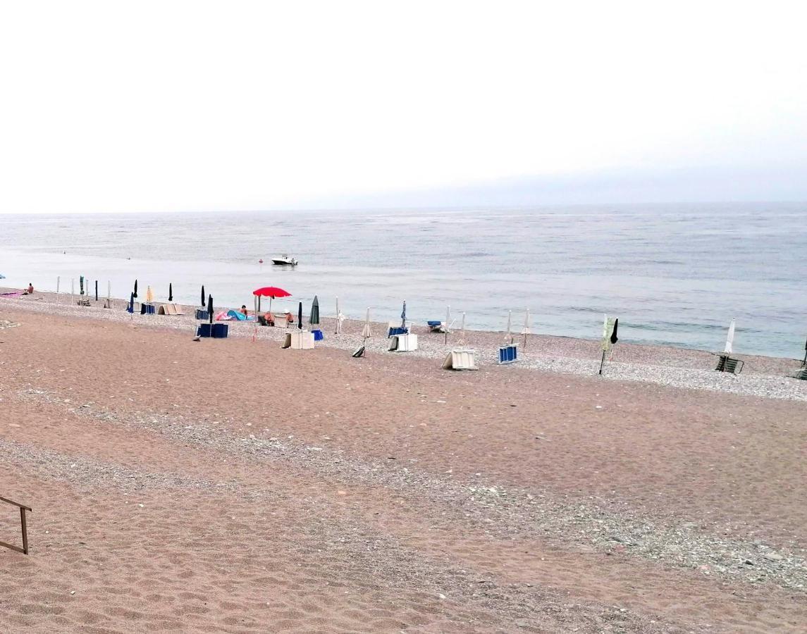 Oltremare Taormina Letojanni Apartment Bagian luar foto